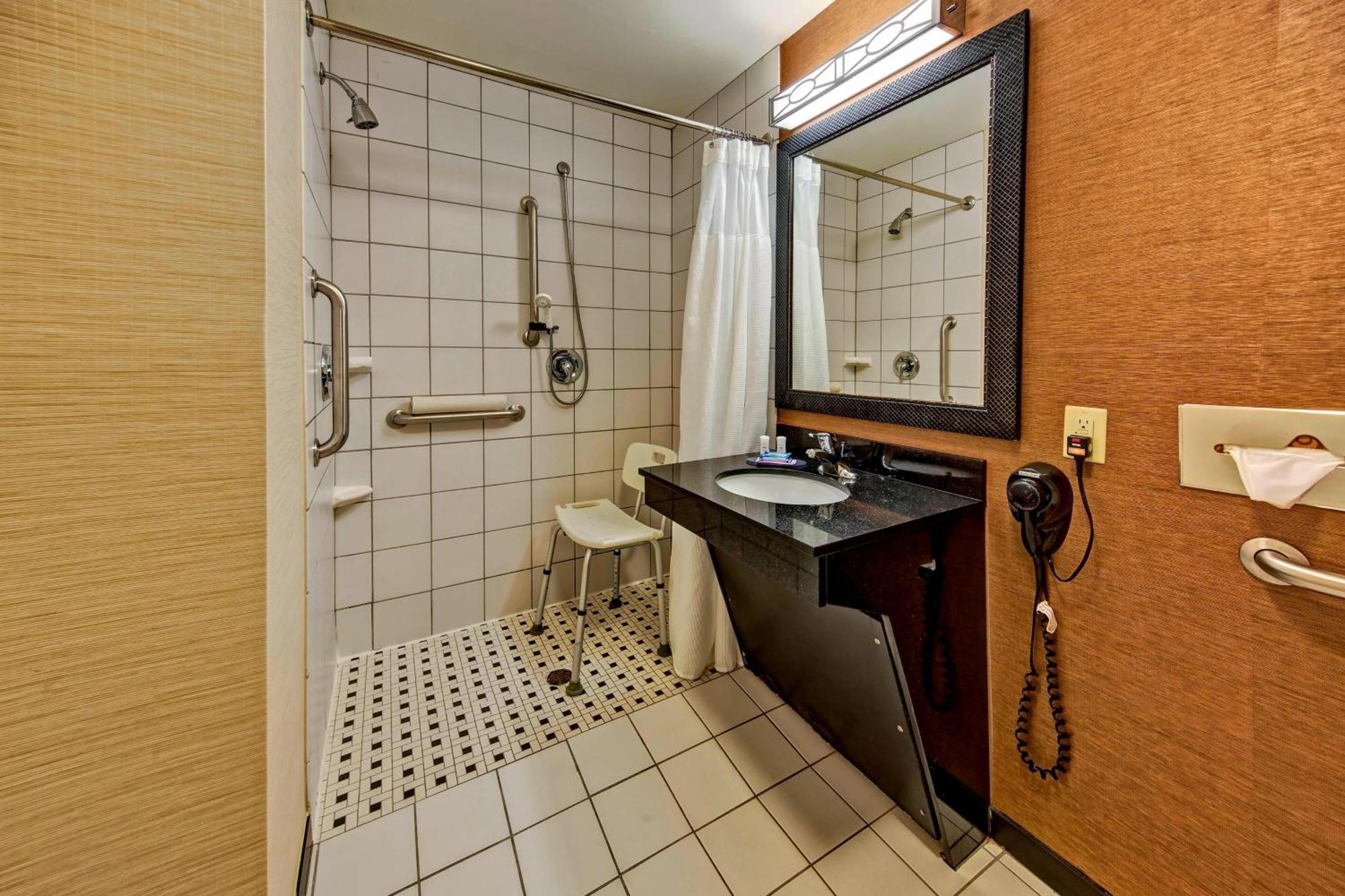Fairfield Inn And Suites By Marriott Oklahoma City Airport Exterior photo